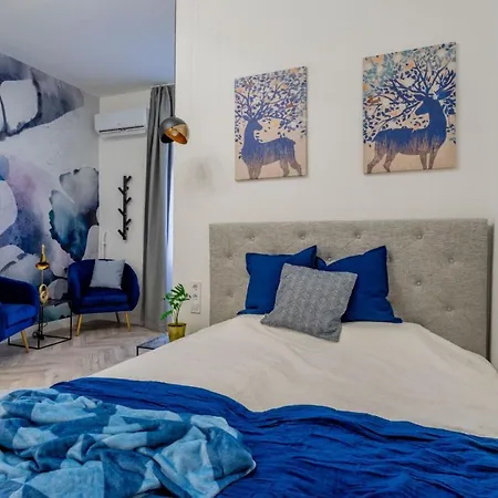 Azure Green Heaven * Budapešť